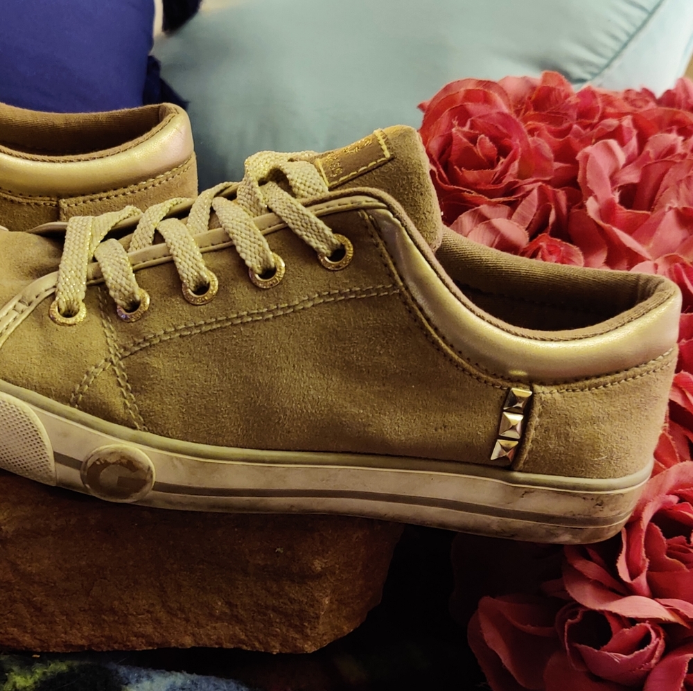 G BY GUESS Oona2 Pre-owned Canvas Tan/Gold Sneakers Converse Style Shoe Size:7.5